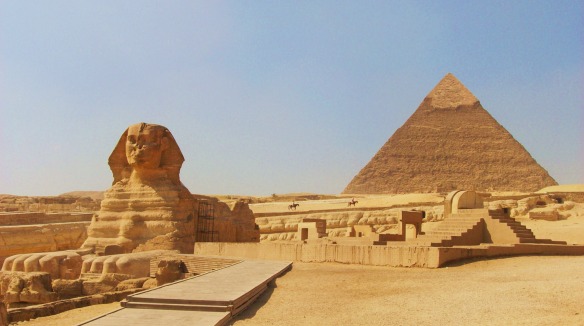 the-Sphinx-and-the-Pyramid-0f-chephren-khafre-Egypt-travel